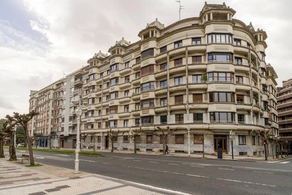 Bright With A/c, Parking Optional Apartament *