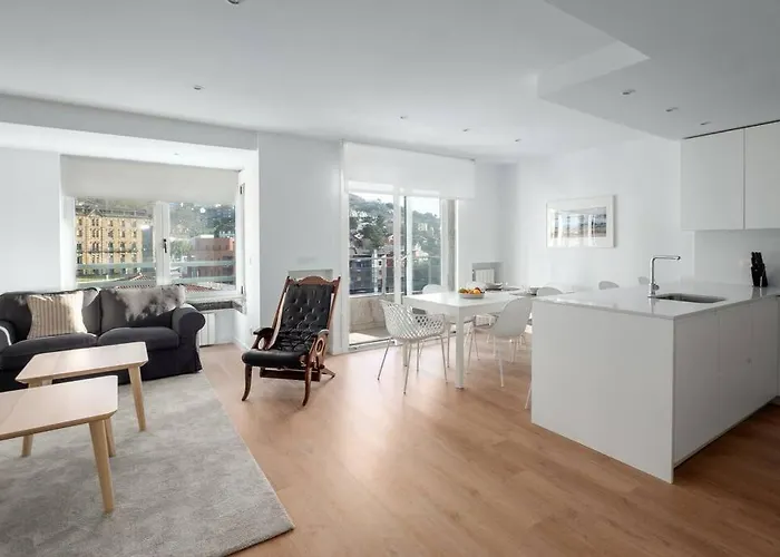 Bright Apartment With A/C, Parking Optional