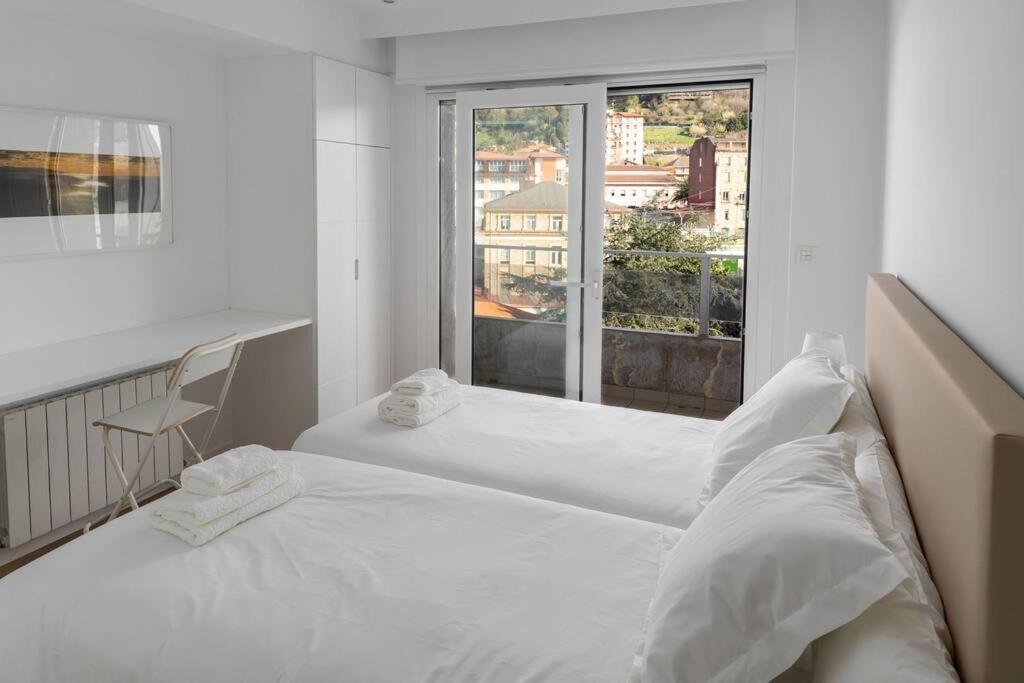 Apartment Bright With A/c, Parking Optional *